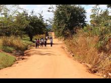 Embedded thumbnail for Falta de acceso a la educación secundaria en regiones rurales de Mozambique